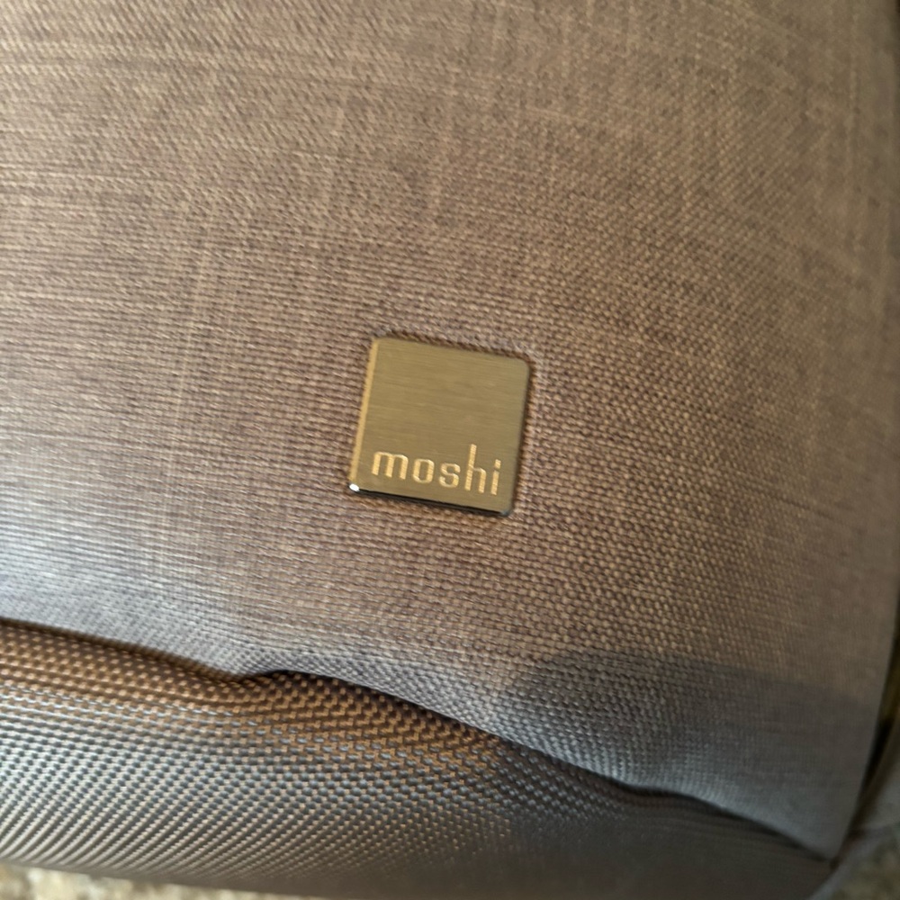 Moshi tego anti-theft backpack - Picture 2 of 10